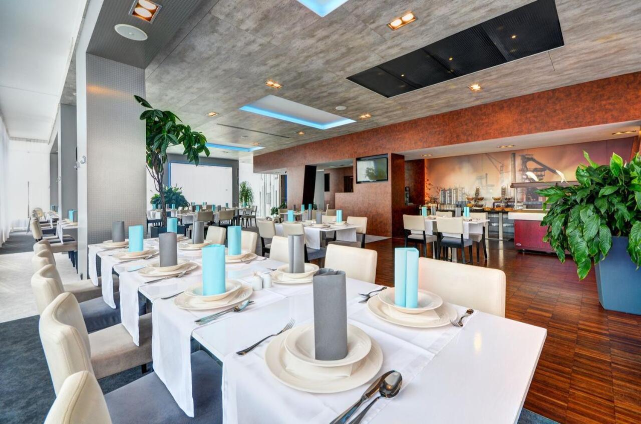 Steelhouse Hotel Тринец Екстериор снимка