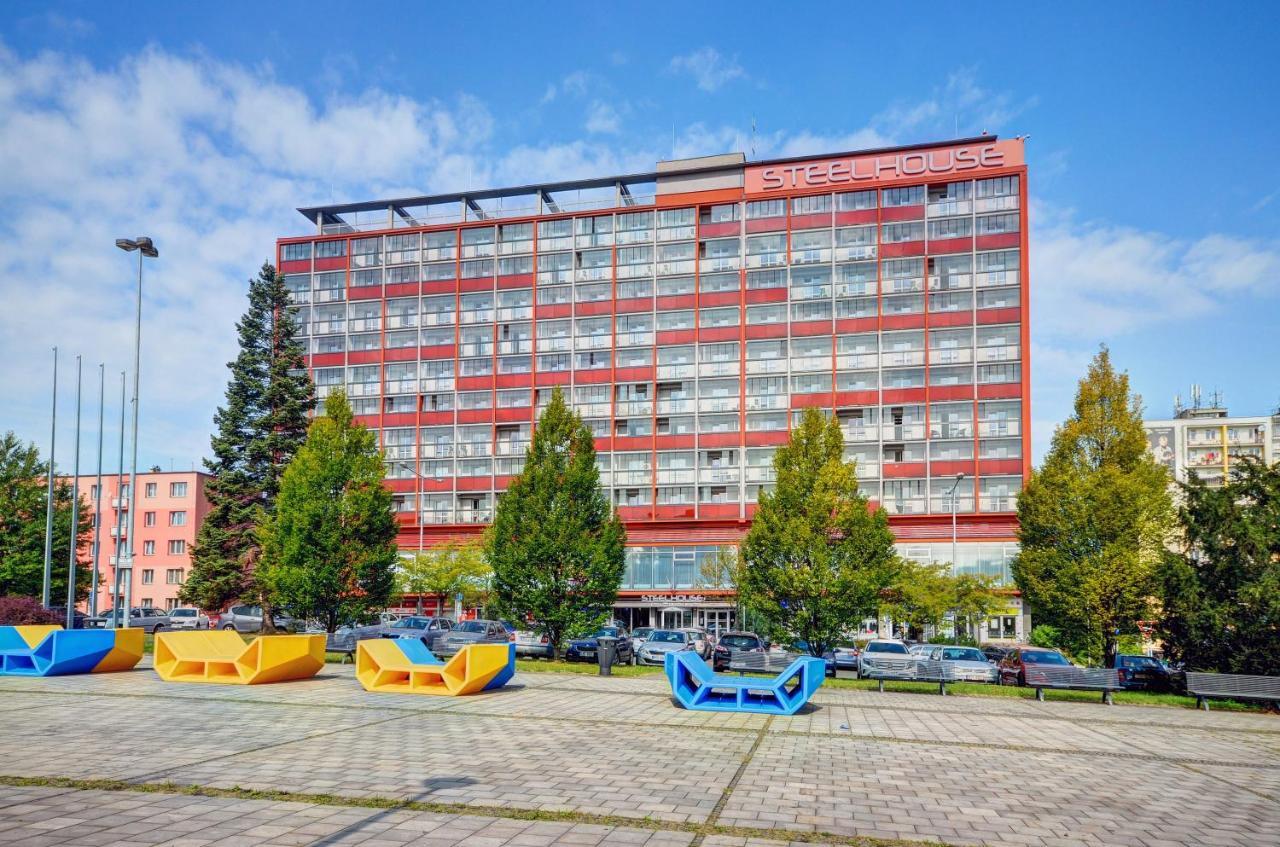 Steelhouse Hotel Тринец Екстериор снимка